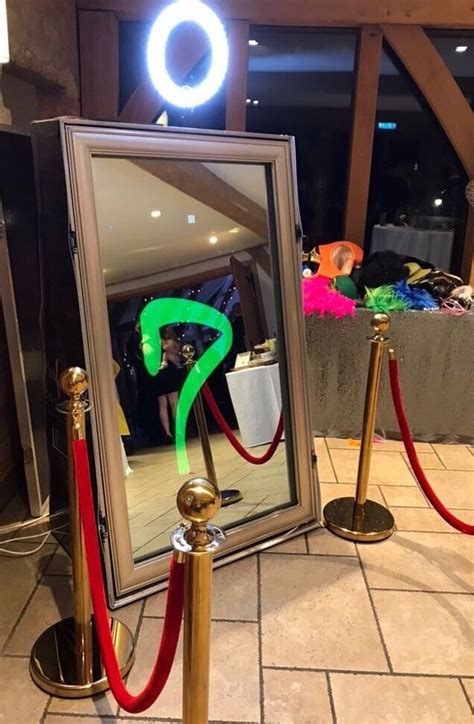 Magic mirror booth for salee